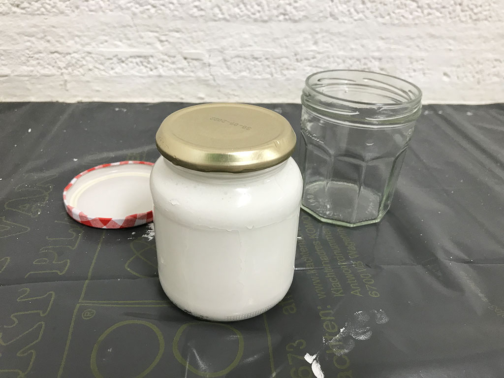Kim Engelen, Latex left-over in a jar, Latex verf die over is in een jampot, 2021
