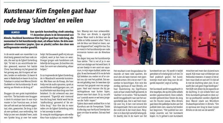 Kunstenaar Kim Engelen gaat haar rode brug 'slachten' en veilen,Krant Hallo Almelo, Wk 48, 3 December 2021